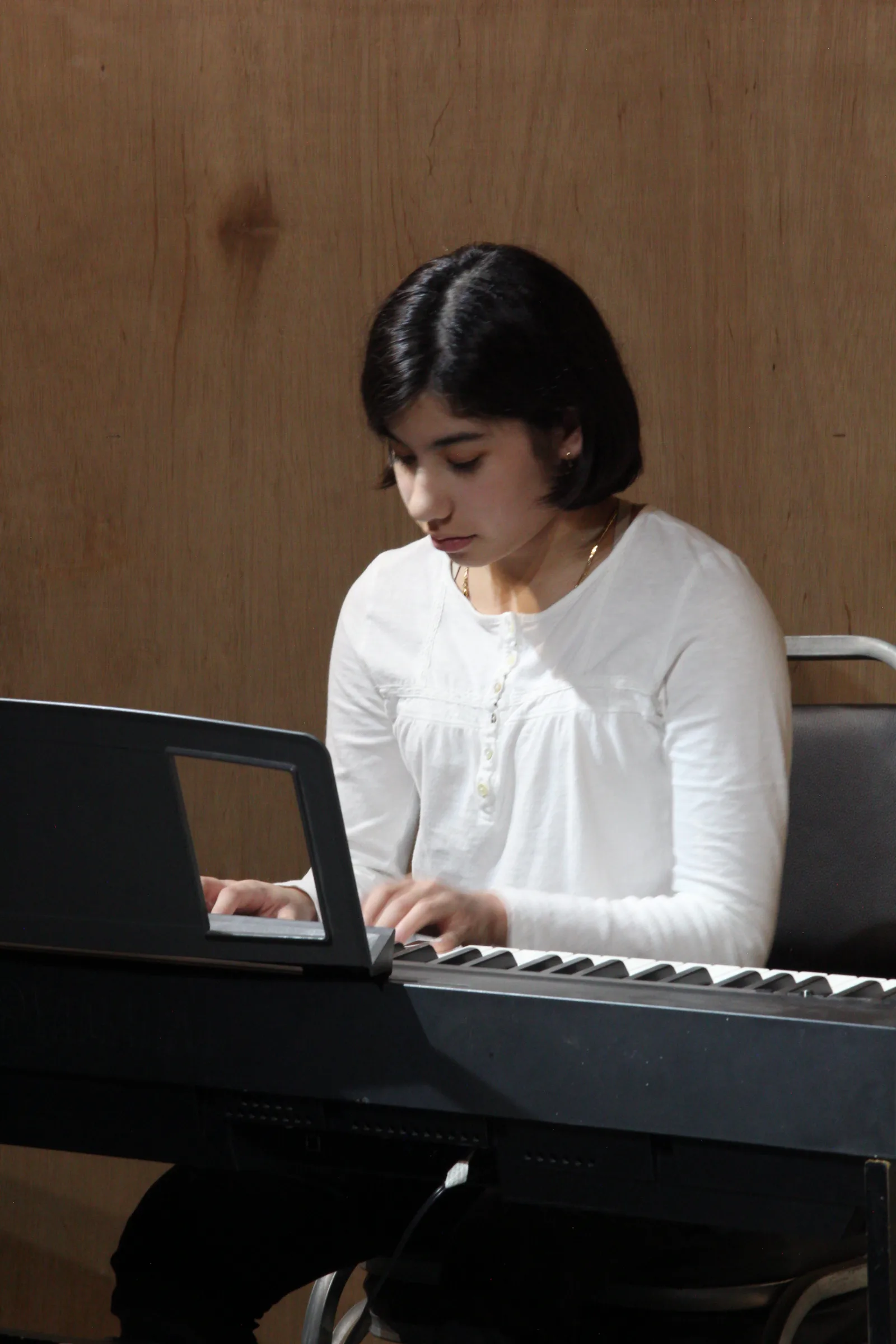 Alumna de piano en concierto