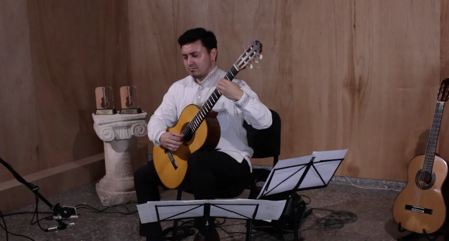 Trío de guitarras y percusión — Noches de Concierto ALMMA
